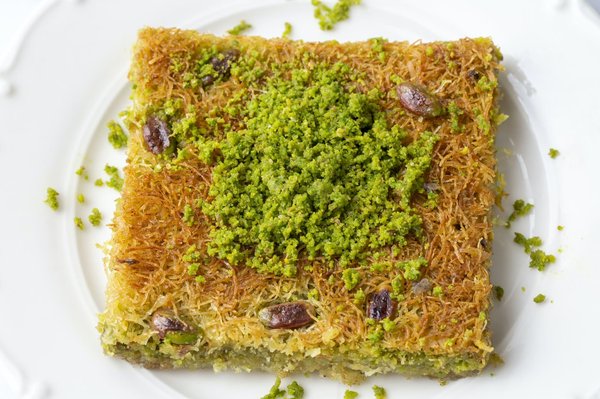 How to Craft a Gourmet Lemon and Thyme Chicken with a White Wine Reduction?