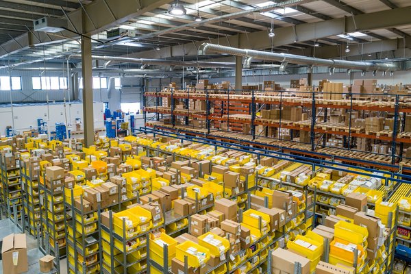How are Smart Glasses Revolutionizing Hands-Free Operations in UK Warehouses?
